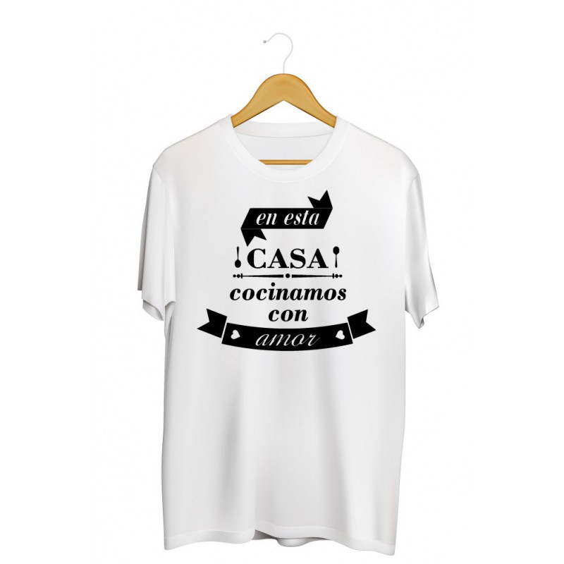 Printernet Playera De Manga Corta con Diseño de Amor y amistad En esta casa Cocinamos con Amor