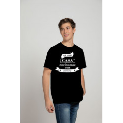 Printernet Playera De Manga Corta con Diseño de Amor y amistad En esta casa Cocinamos con Amor