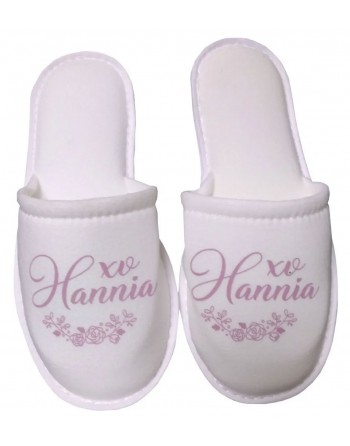 Pantuflas: satin, o toalla a una sola tinta en serigrafia.