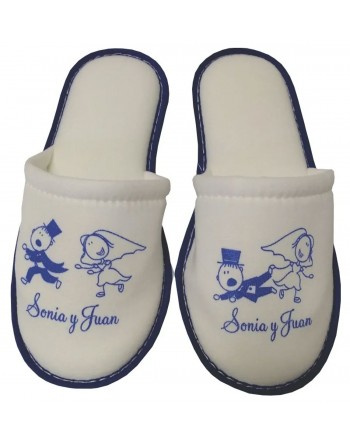 Pantuflas: satin, o toalla a una sola tinta en serigrafia.